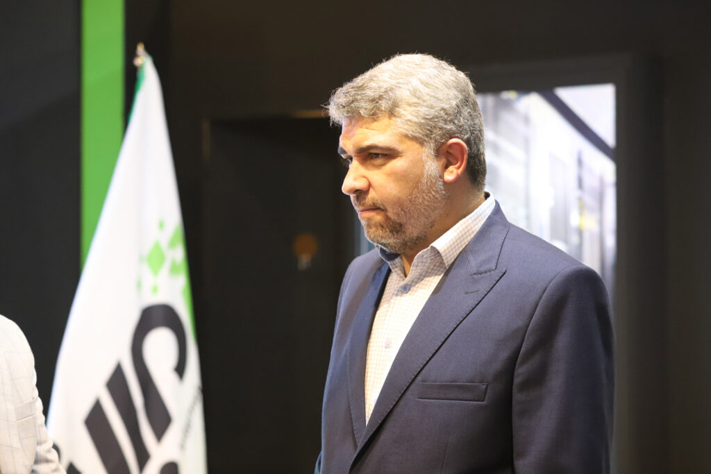 بازدید دکتر خوانساری رئیس سازمان فناوری‌اطلاعات‌ایران از غرفه مرکز داده‌امین در نمایشگاه الکامپ 26